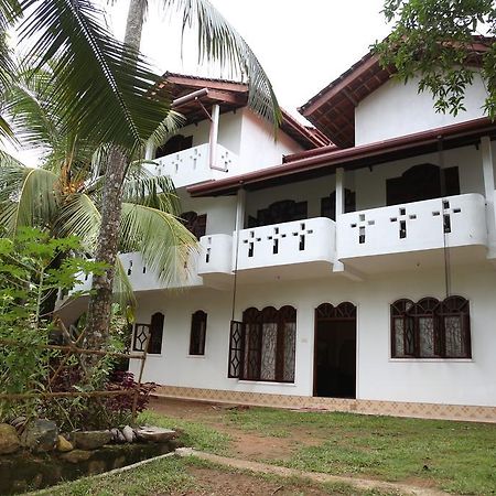 Rainbow Guest House Mirissa Bagian luar foto