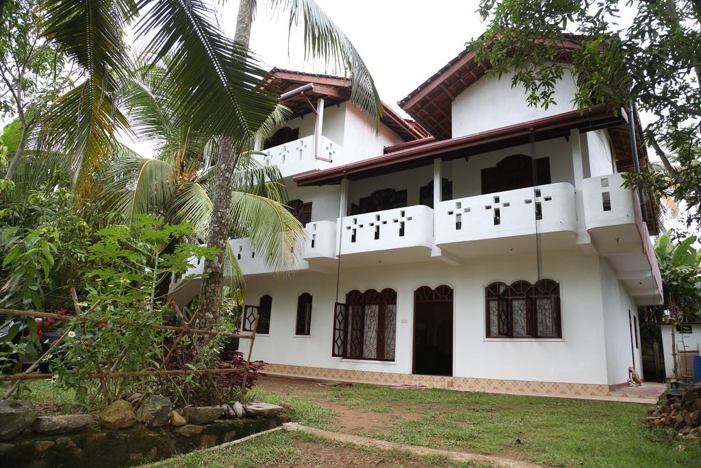 Rainbow Guest House Mirissa Bagian luar foto