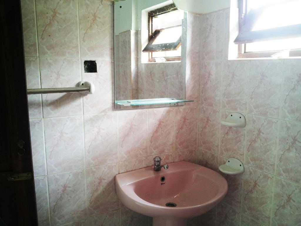 Rainbow Guest House Mirissa Bagian luar foto