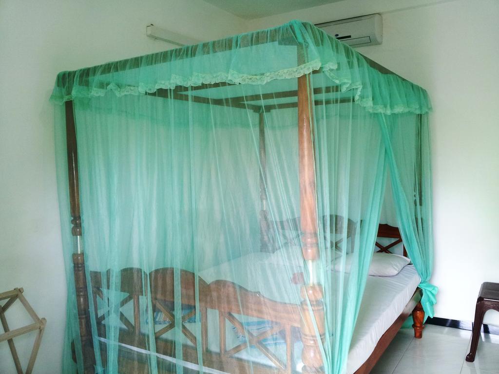 Rainbow Guest House Mirissa Bagian luar foto