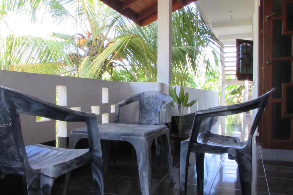 Rainbow Guest House Mirissa Bagian luar foto