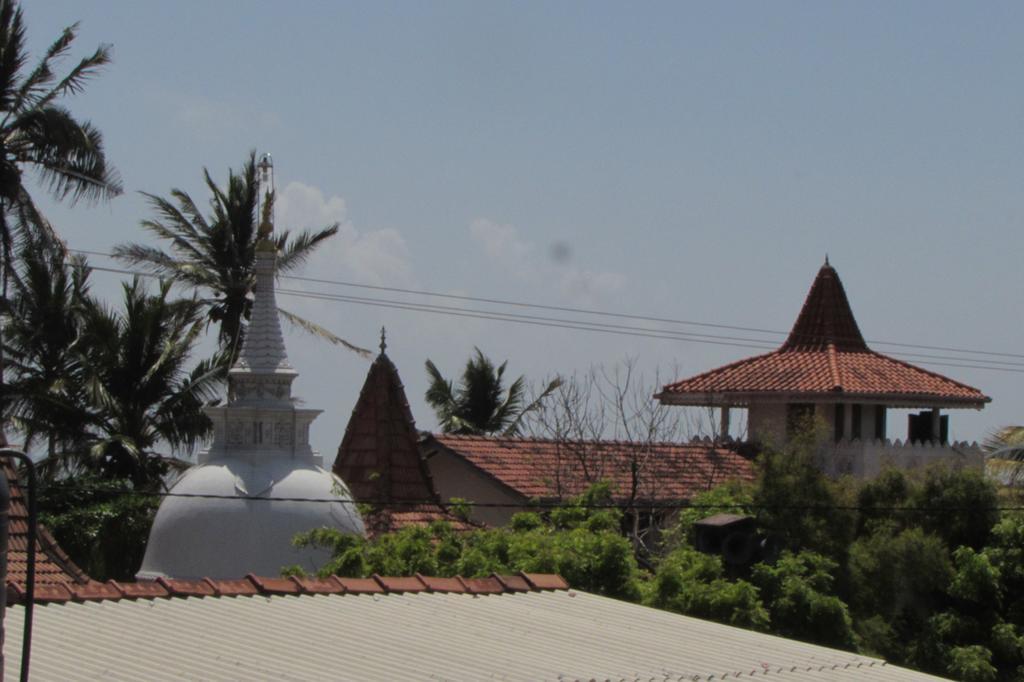 Rainbow Guest House Mirissa Bagian luar foto