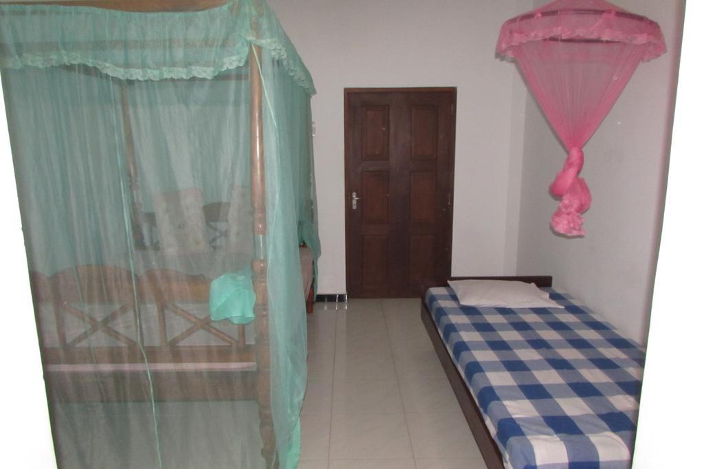 Rainbow Guest House Mirissa Bagian luar foto