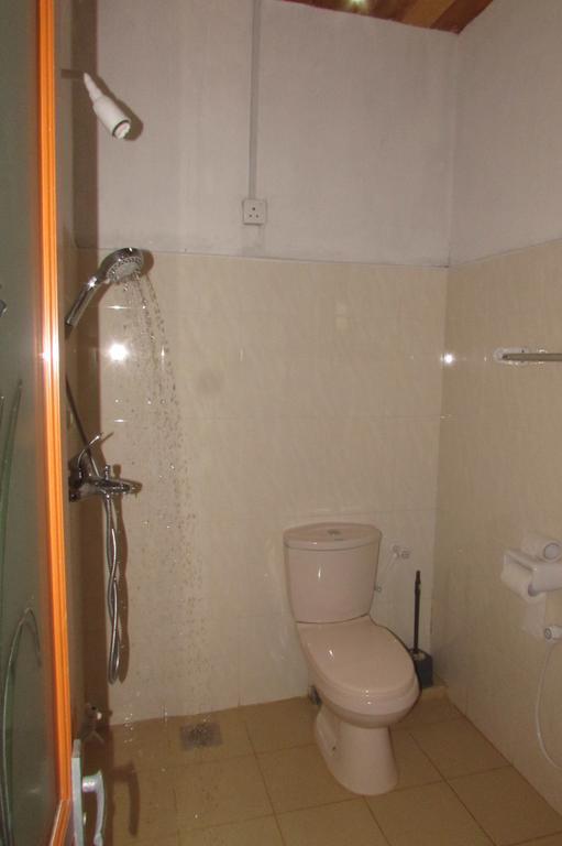 Rainbow Guest House Mirissa Bagian luar foto
