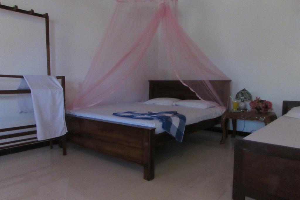 Rainbow Guest House Mirissa Bagian luar foto