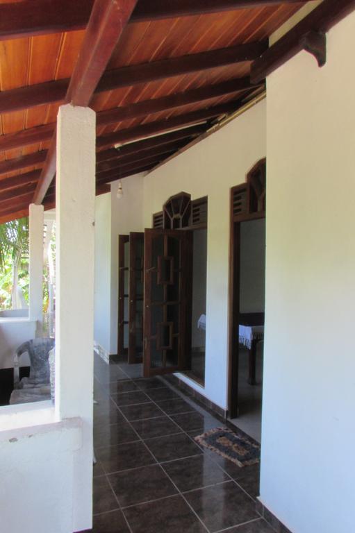 Rainbow Guest House Mirissa Bagian luar foto