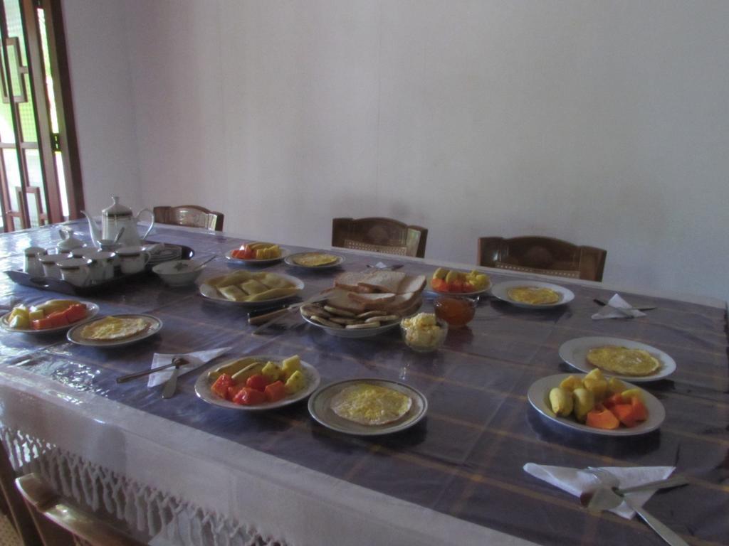 Rainbow Guest House Mirissa Bagian luar foto