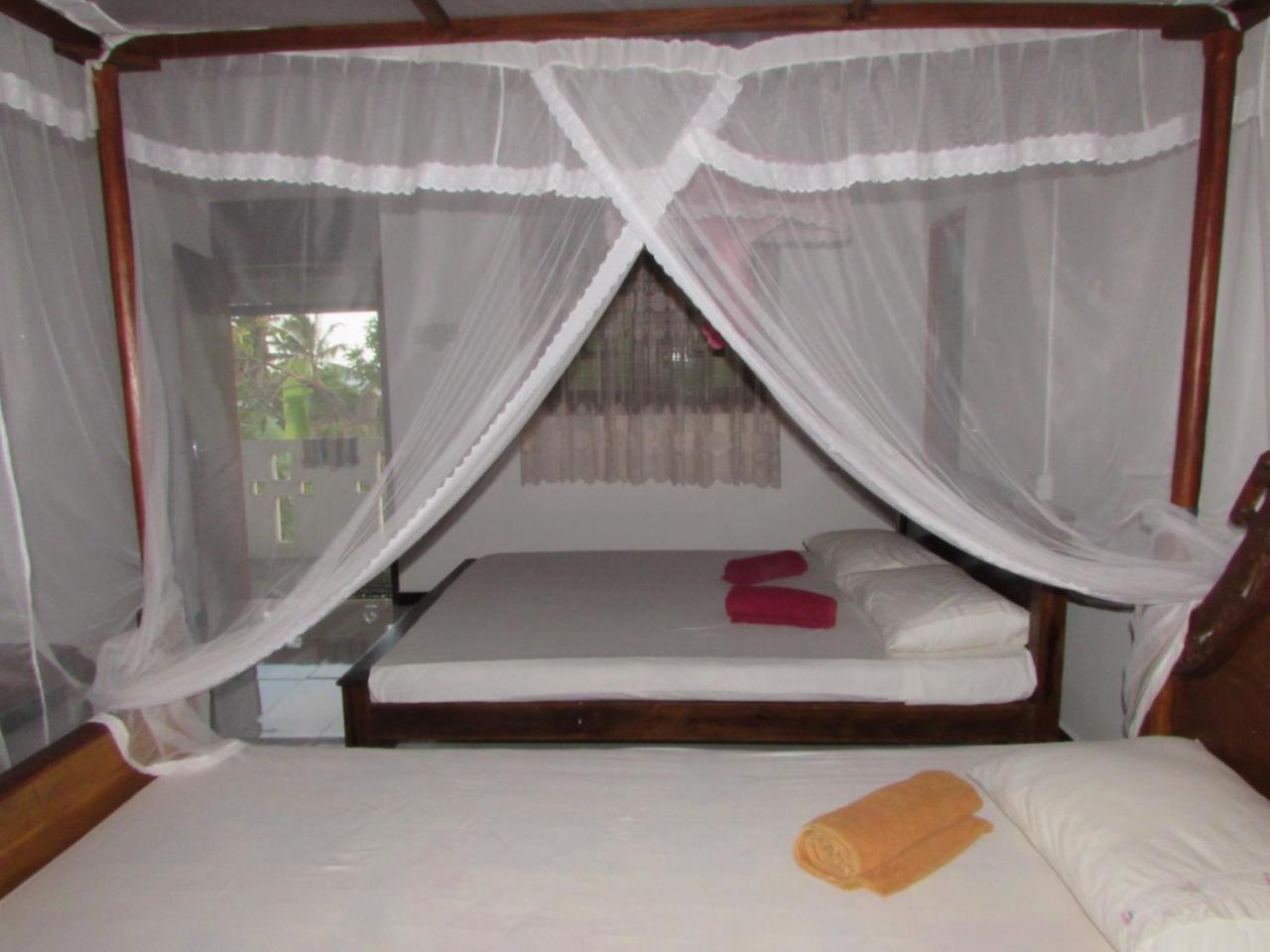 Rainbow Guest House Mirissa Bagian luar foto