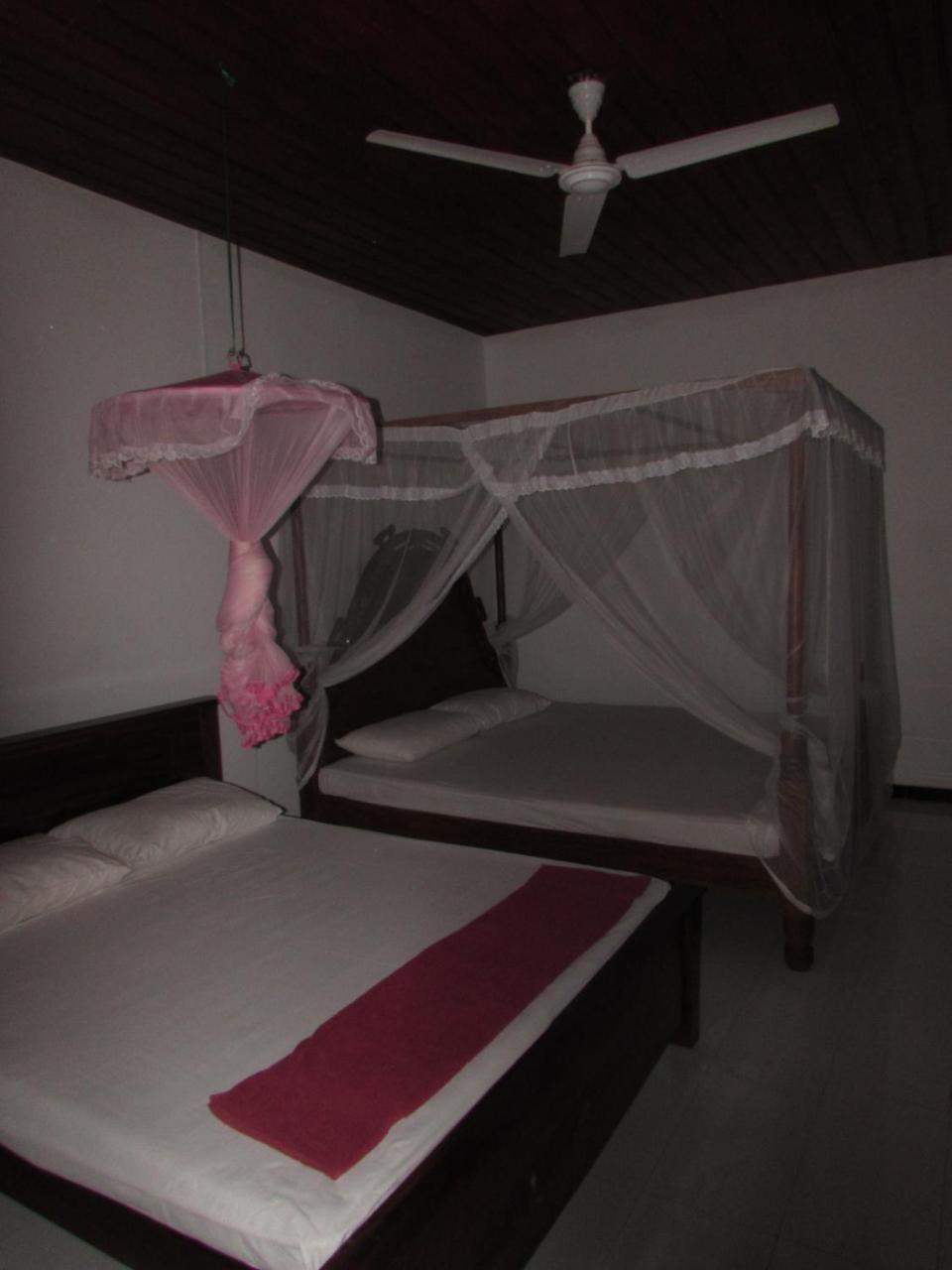 Rainbow Guest House Mirissa Bagian luar foto