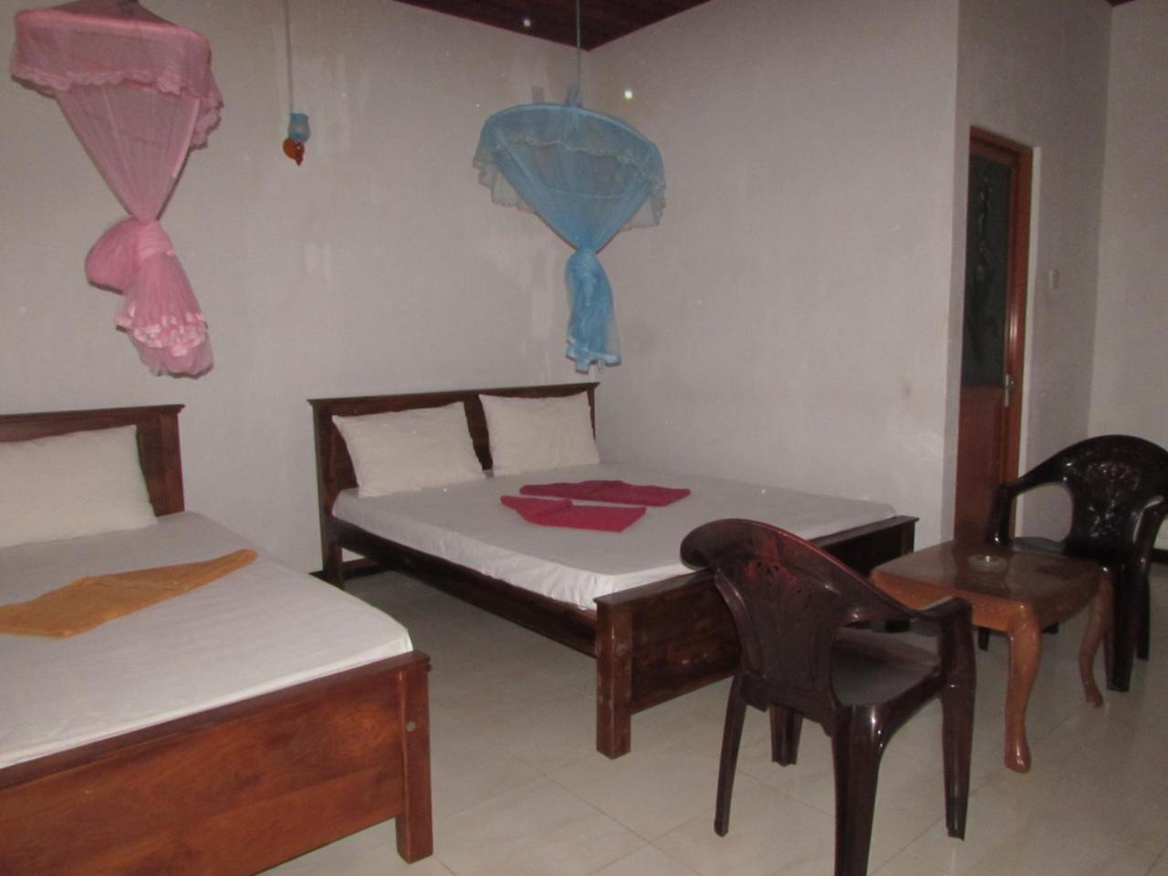 Rainbow Guest House Mirissa Bagian luar foto