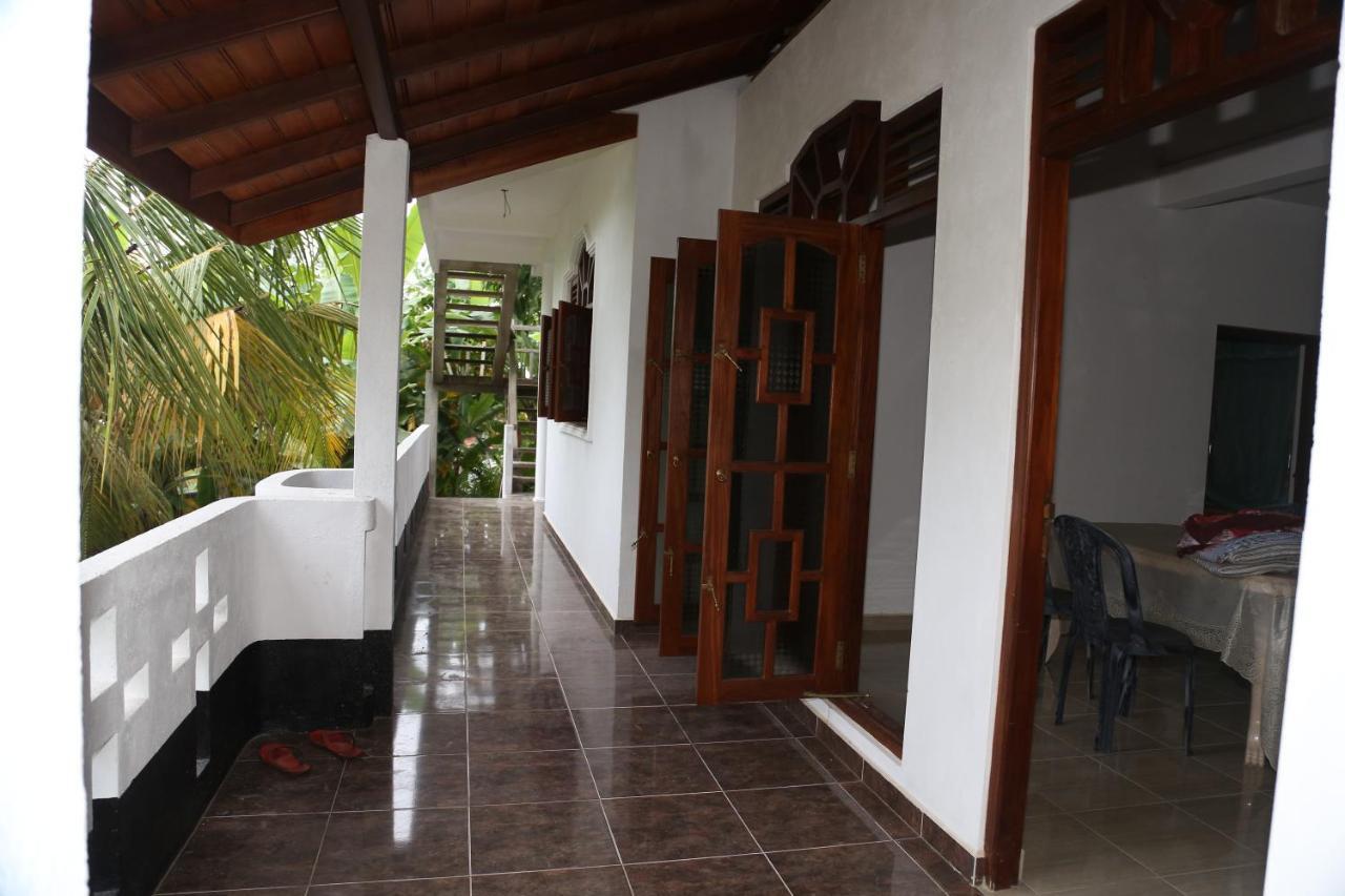 Rainbow Guest House Mirissa Bagian luar foto